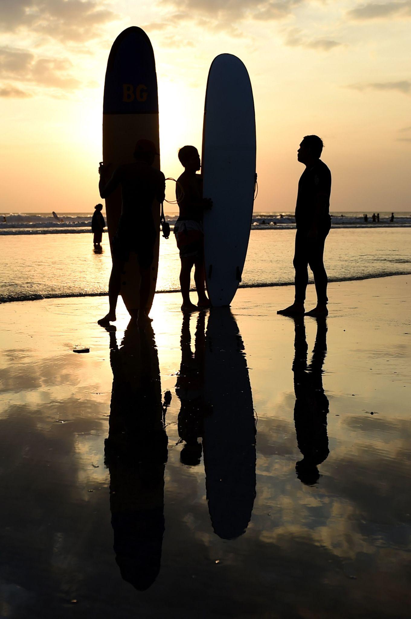Surfing in Bali 4